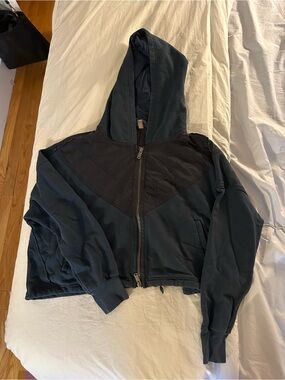 Free people cropped navy zip up hoodie